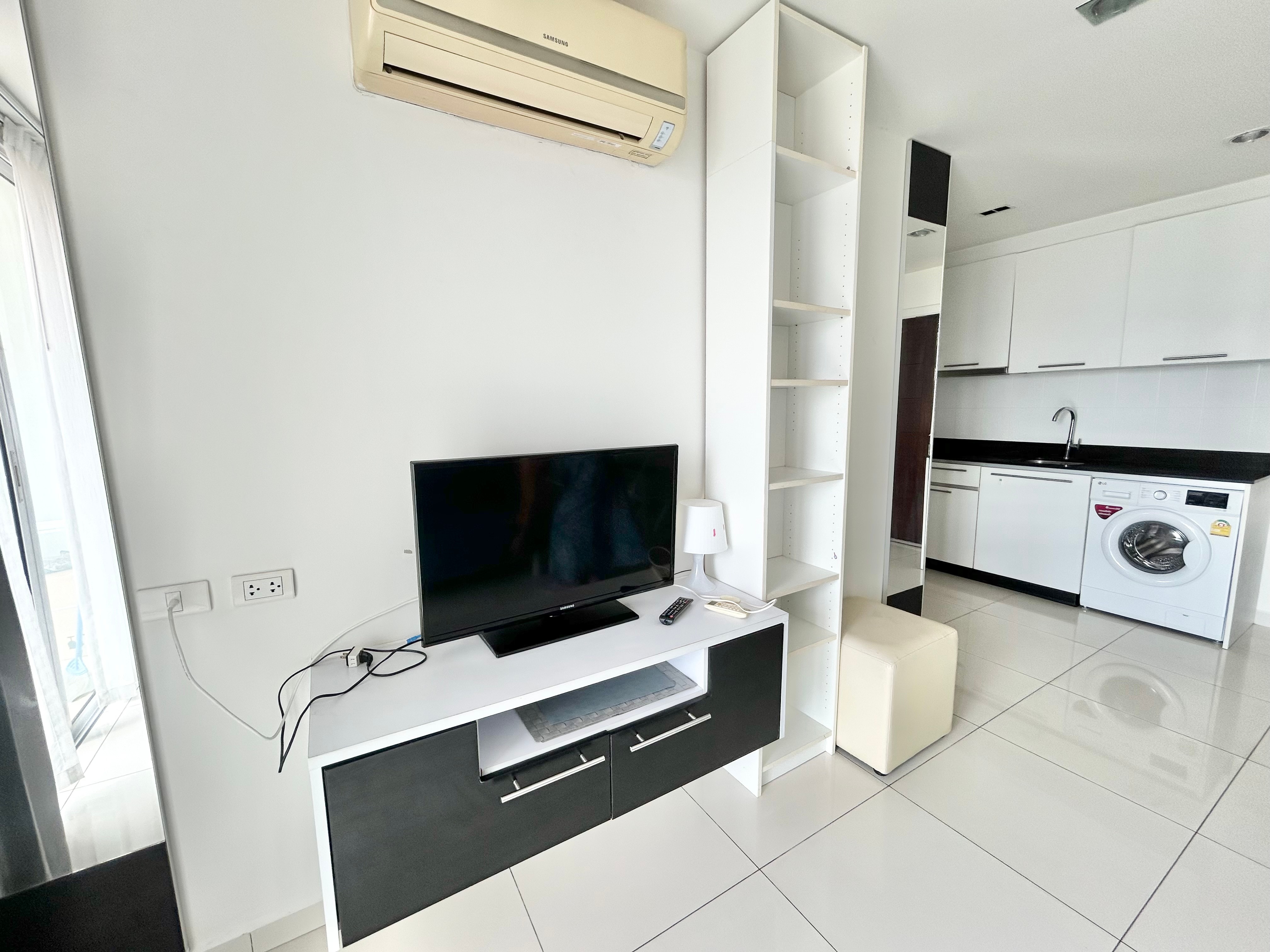 1 Bedroom Condo For Rent In Prahtamnak photo 16