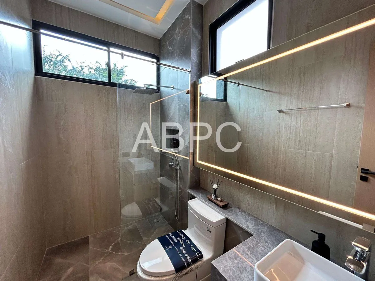 Stunning Brand-new Private Pool Villa for Sale photo 4