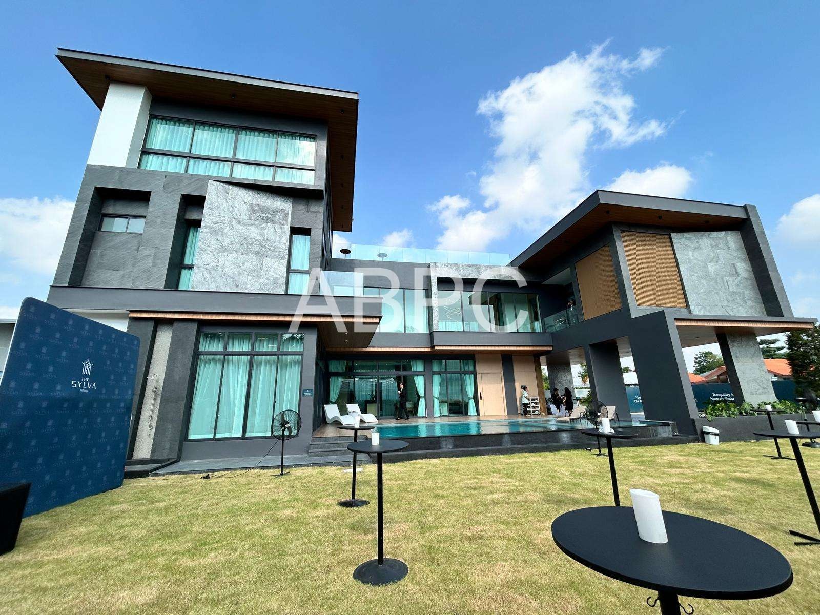 Stunning Brand-new Private Pool Villa for Sale