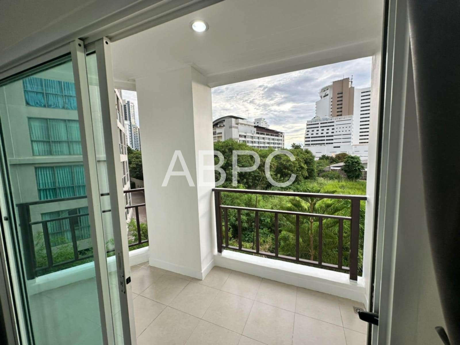 Very Cheap Nature View Studio Condo In Pratumnak photo 8
