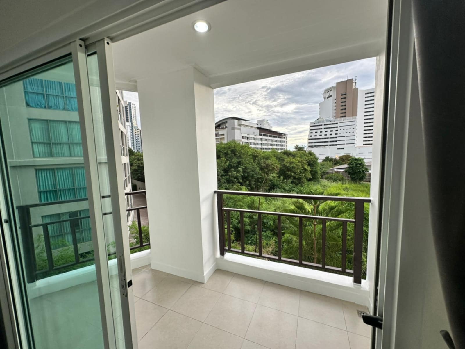 Very Cheap Nature View Studio Condo In Pratumnak photo 11
