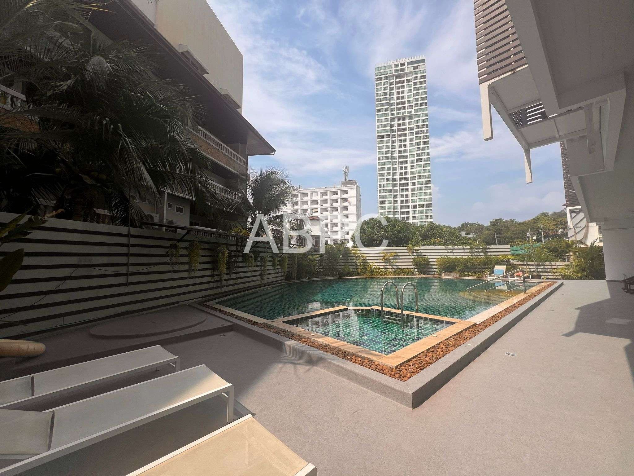 Very Cheap Nature View Studio Condo In Pratumnak