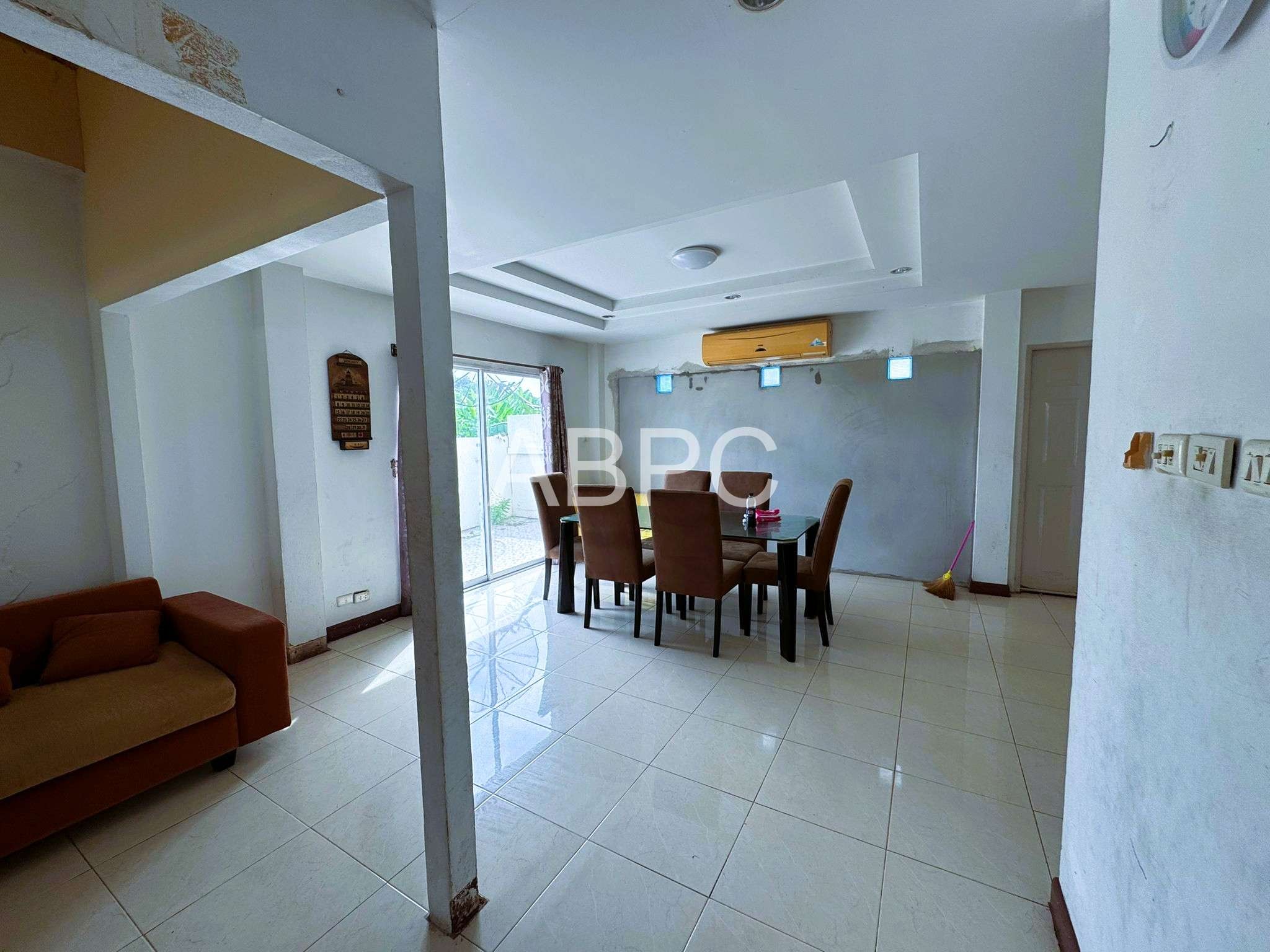 3 Bed 3 Bath Townhouse In East Pattaya photo 2
