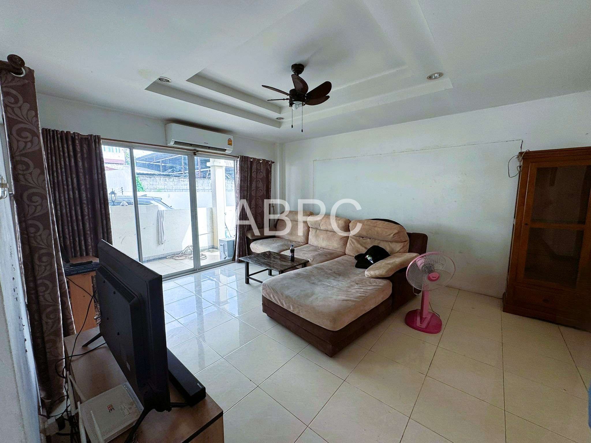 3 Bed 3 Bath Townhouse In East Pattaya photo 4