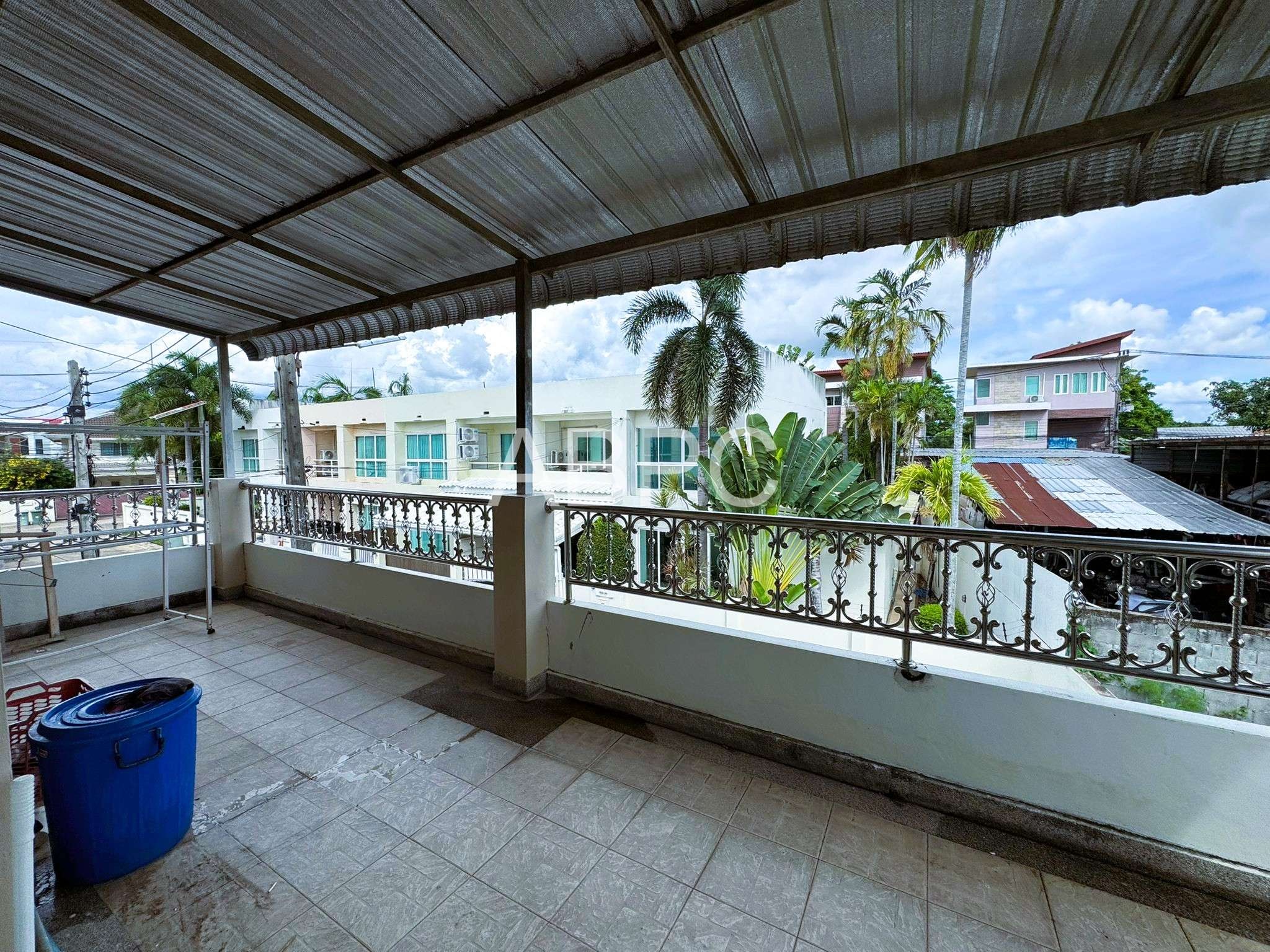 3 Bed 3 Bath Townhouse In East Pattaya photo 8