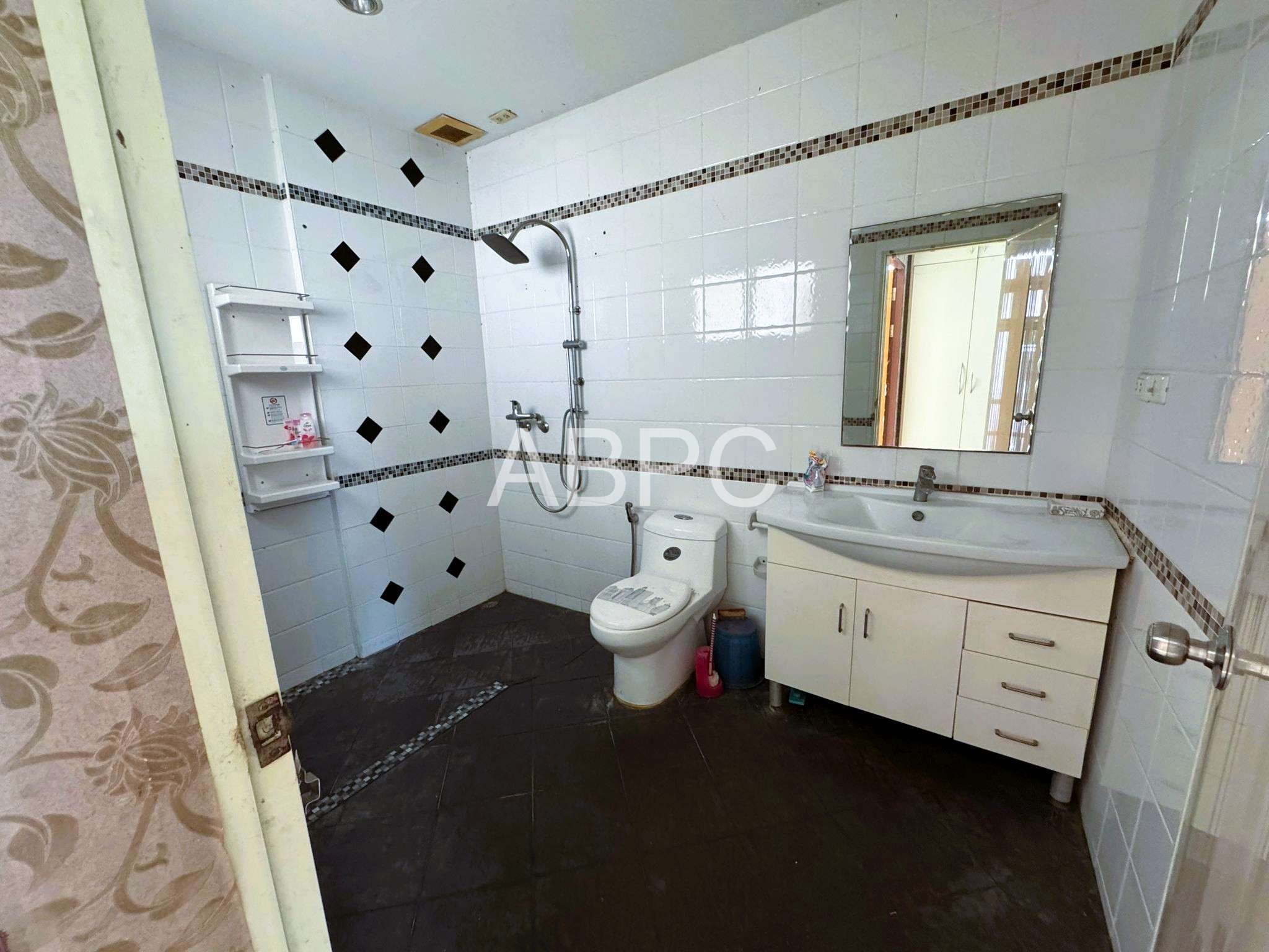 3 Bed 3 Bath Townhouse In East Pattaya photo 11