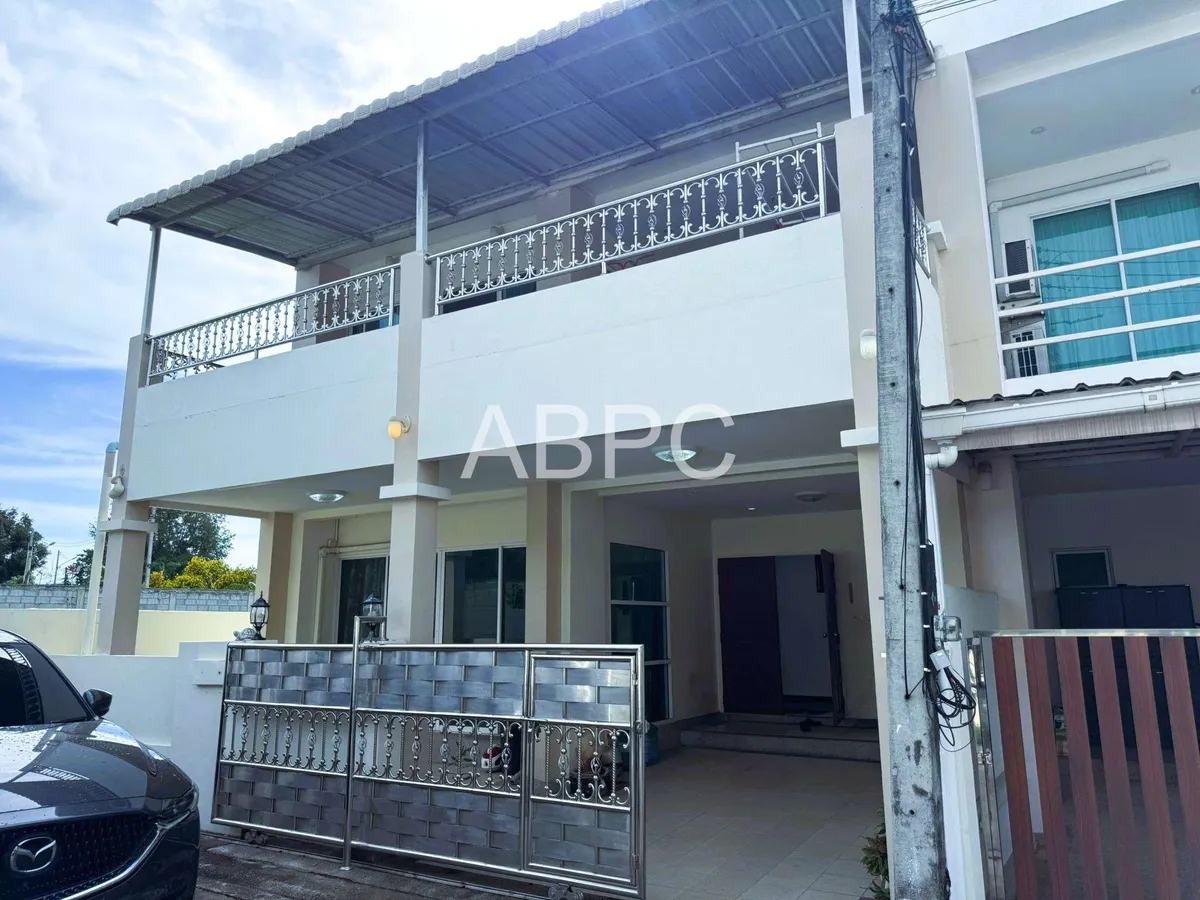 3 Bed 3 Bath Townhouse In East Pattaya