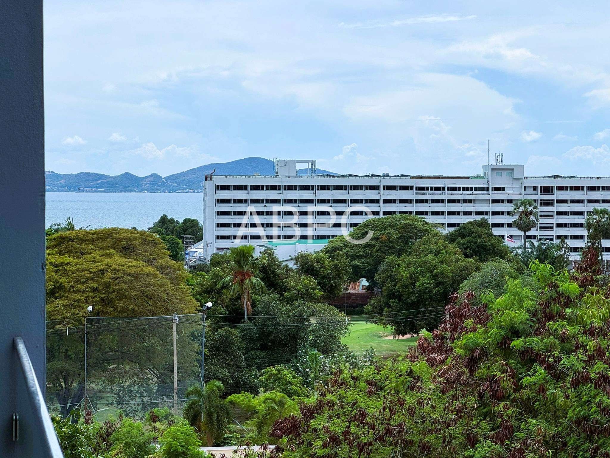Large Ocean View 1 Bed 1 Bath Condo In Pratumnak