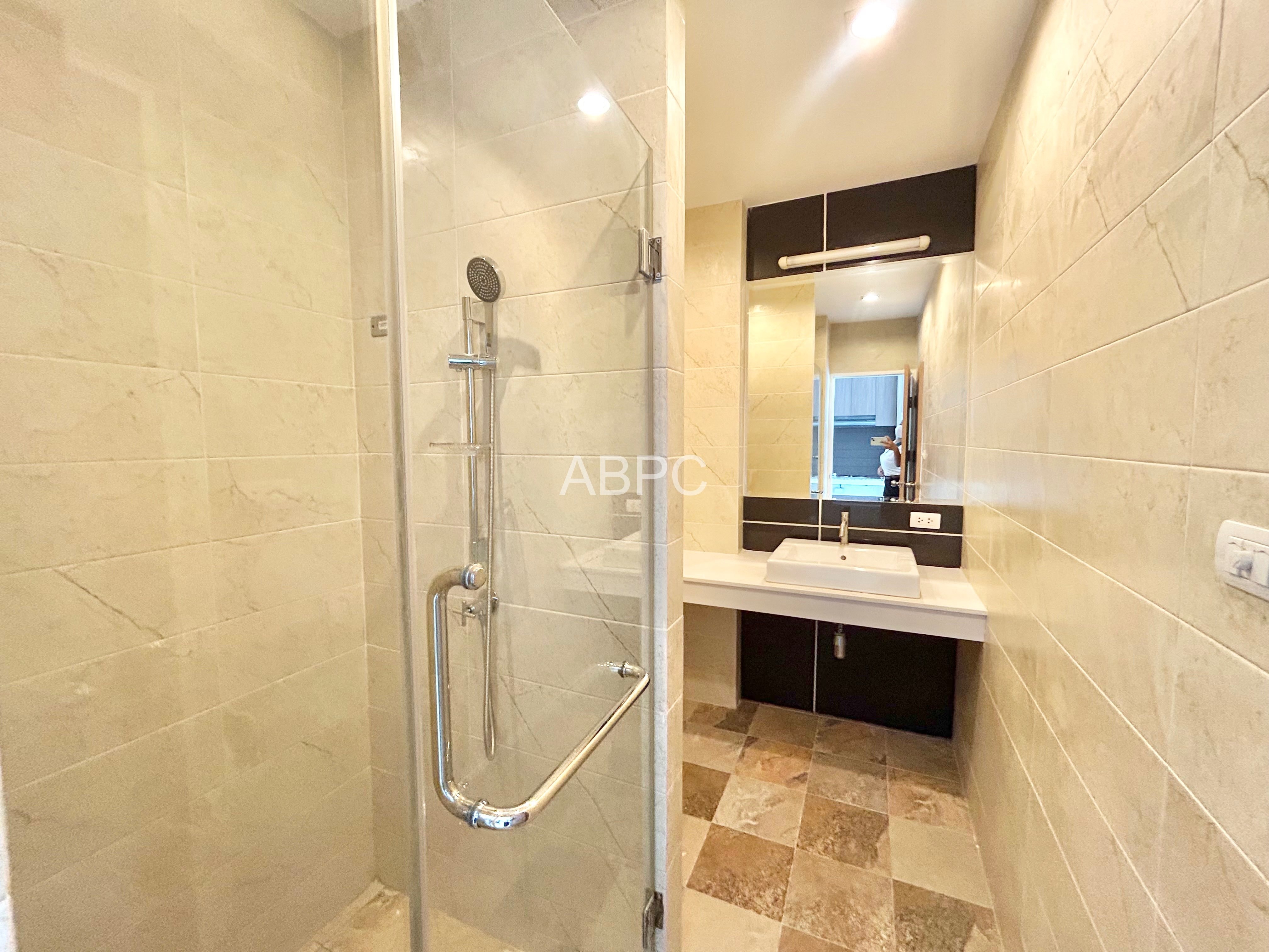 1 Bedroom Condo For Sale In East Pattaya photo 2