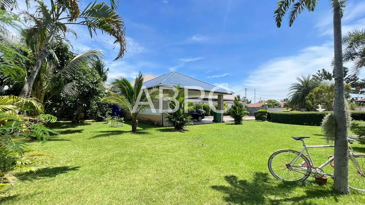 Spacious 4 Bedroom house with Private pool for Sale photo 2