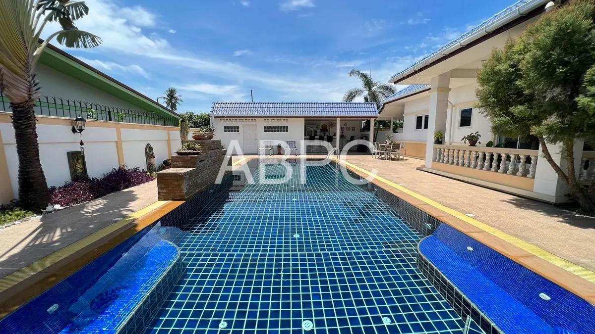 Spacious 4 Bedroom house with Private pool for Sale photo 11