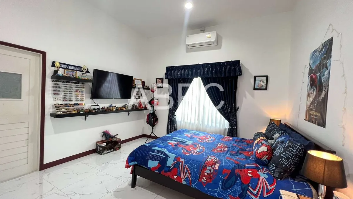 Spacious 4 Bedroom house with Private pool for Sale photo 14