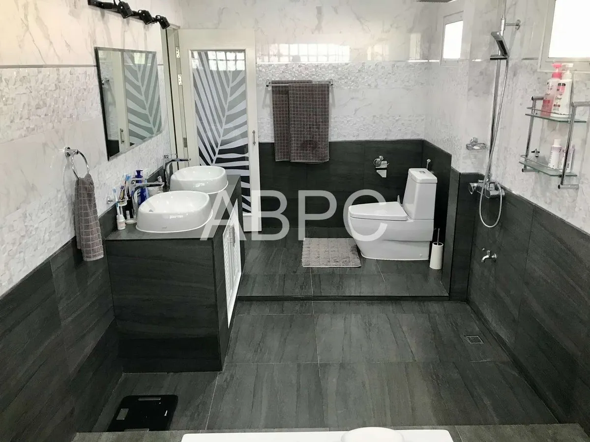 Spacious 4 Bedroom house with Private pool for Sale photo 6