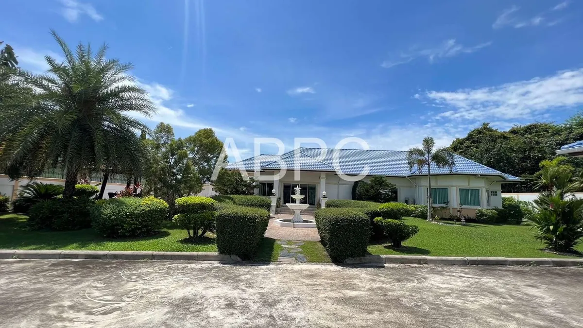 Spacious 4 Bedroom house with Private pool for Sale photo 9