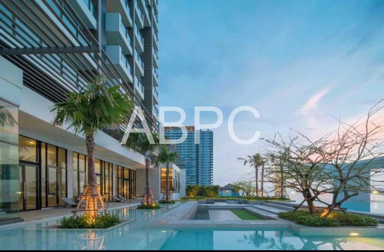 Aeras Beachfront Condominuim photo 8