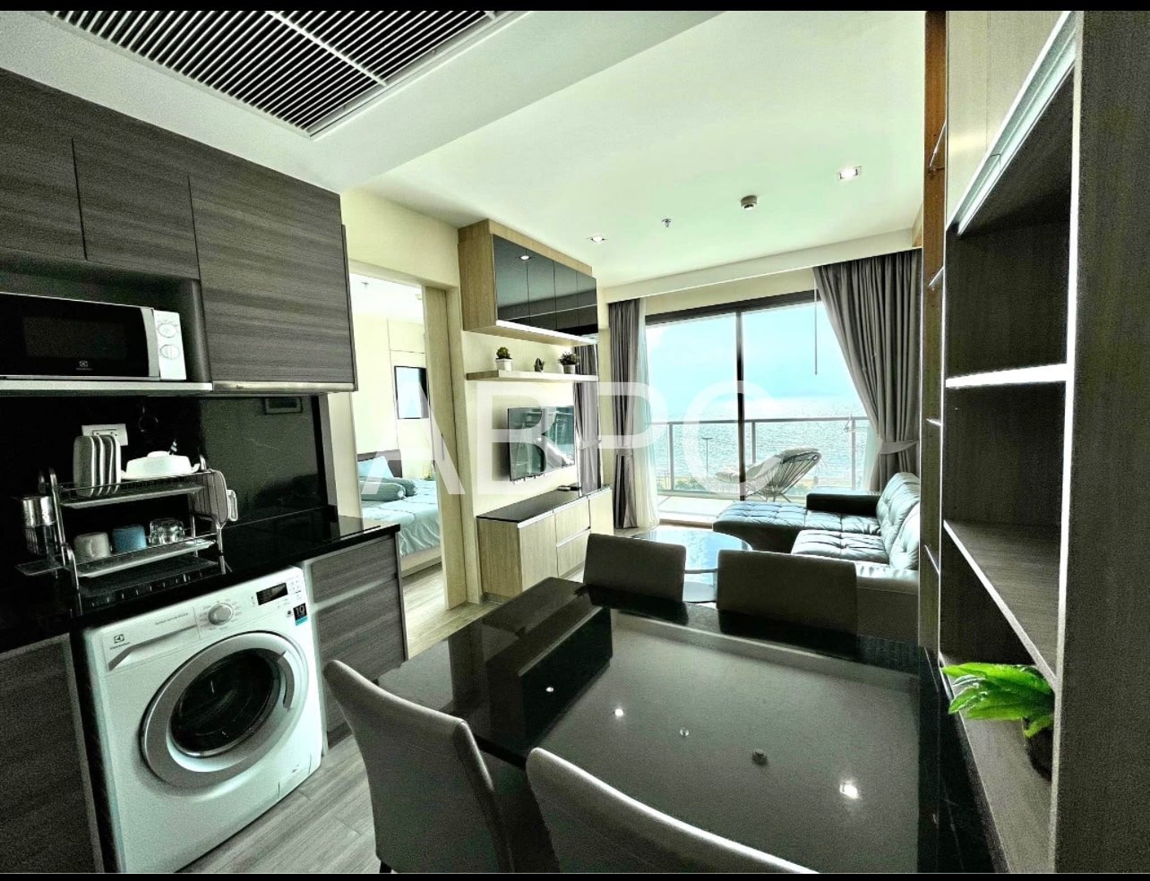 Aeras Beachfront Condominuim photo 2