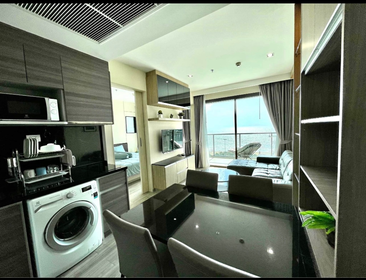 Aeras Beachfront Condominuim photo 13