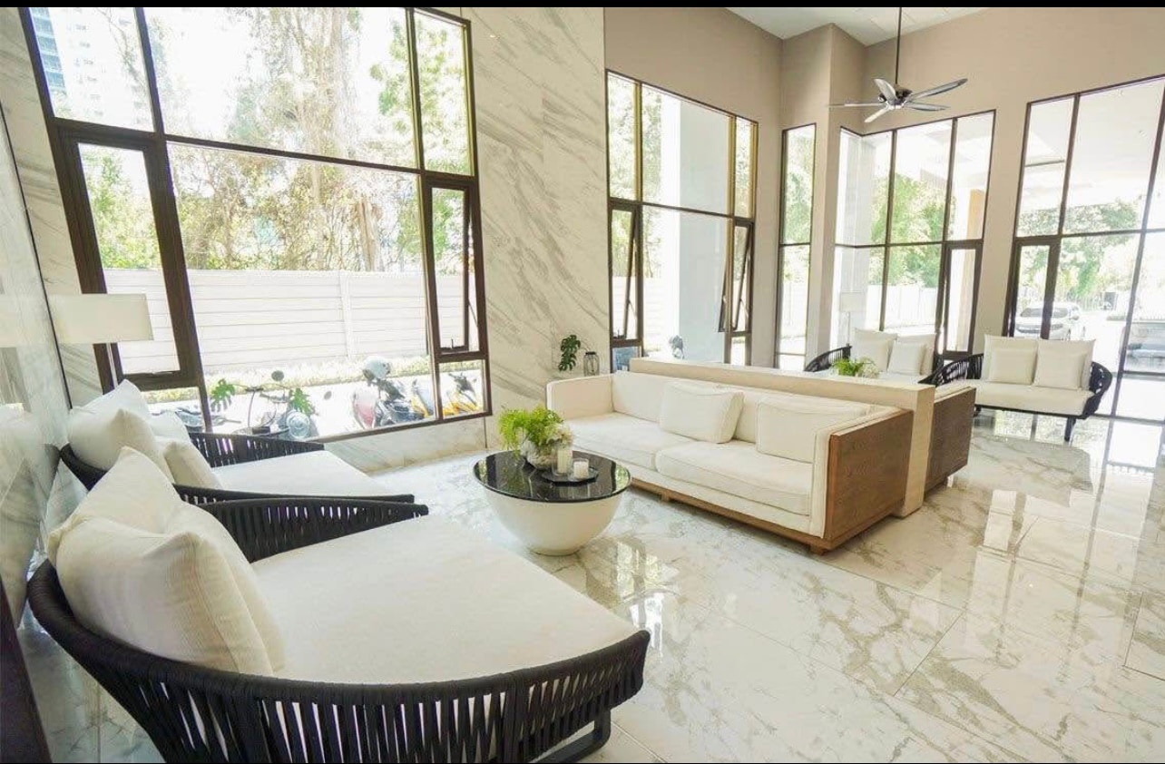 Aeras Beachfront Condominuim photo 21