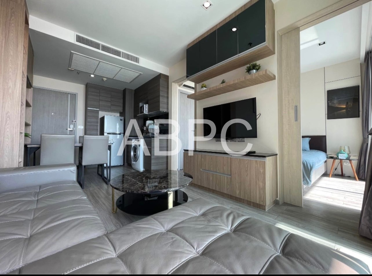 Aeras Beachfront Condominuim photo 4
