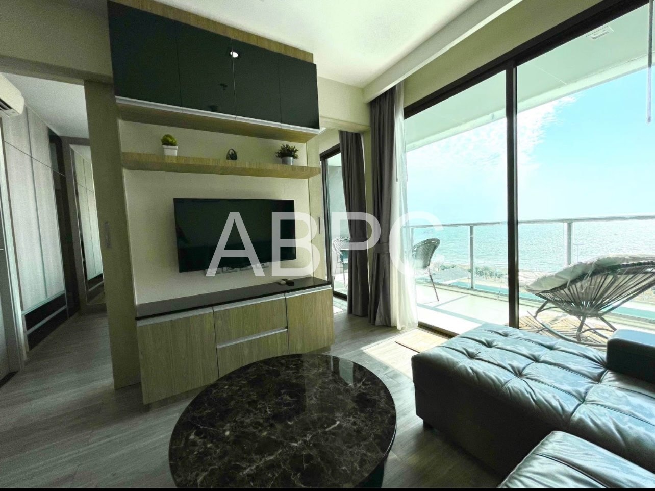 Aeras Beachfront Condominuim photo 3