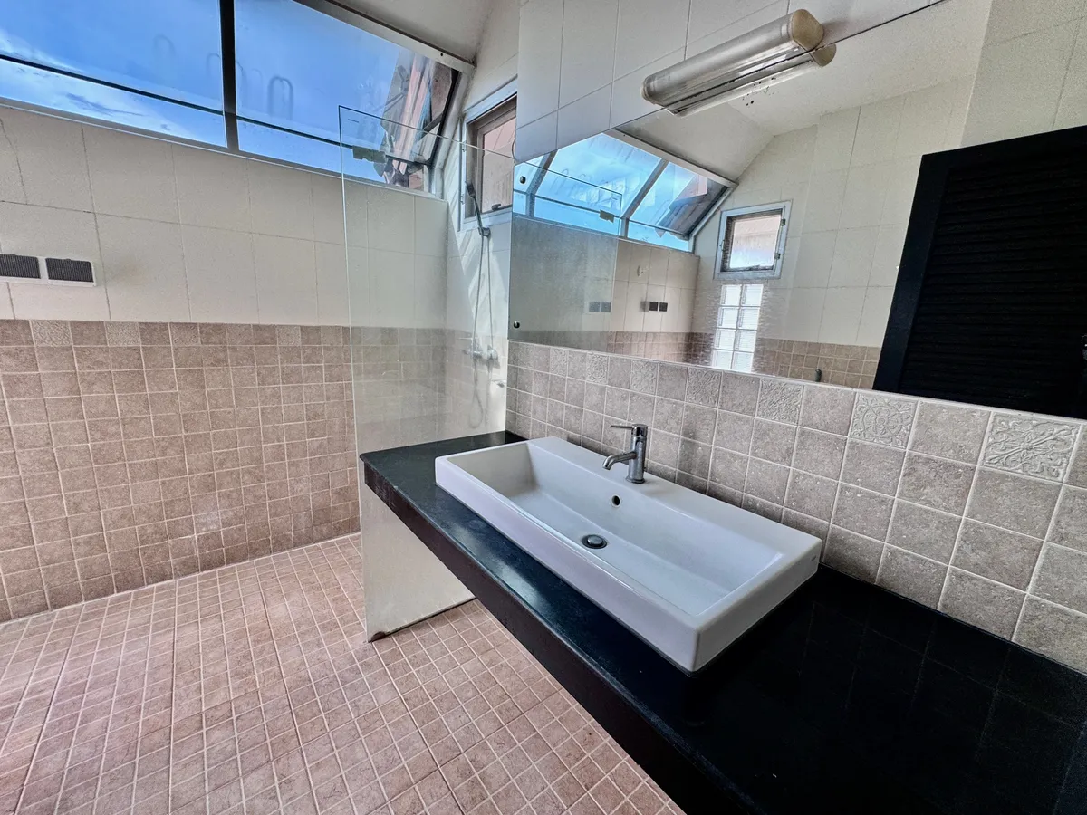 3 Bedrooms 3 bathrooms For rent photo 35