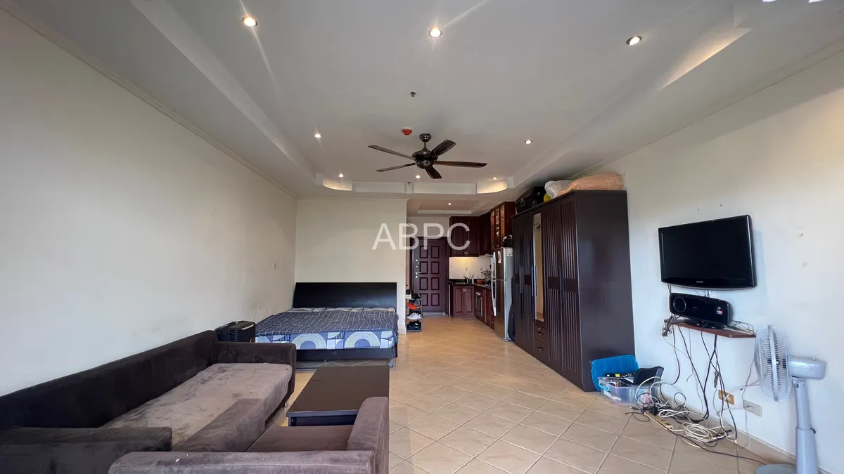 Beachfront Ocean View Studio Condo In Pratumnak photo 4