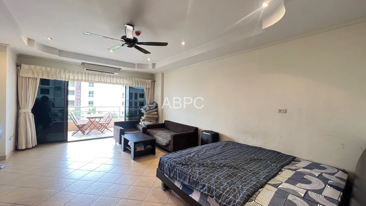 Beachfront Ocean View Studio Condo In Pratumnak photo 6