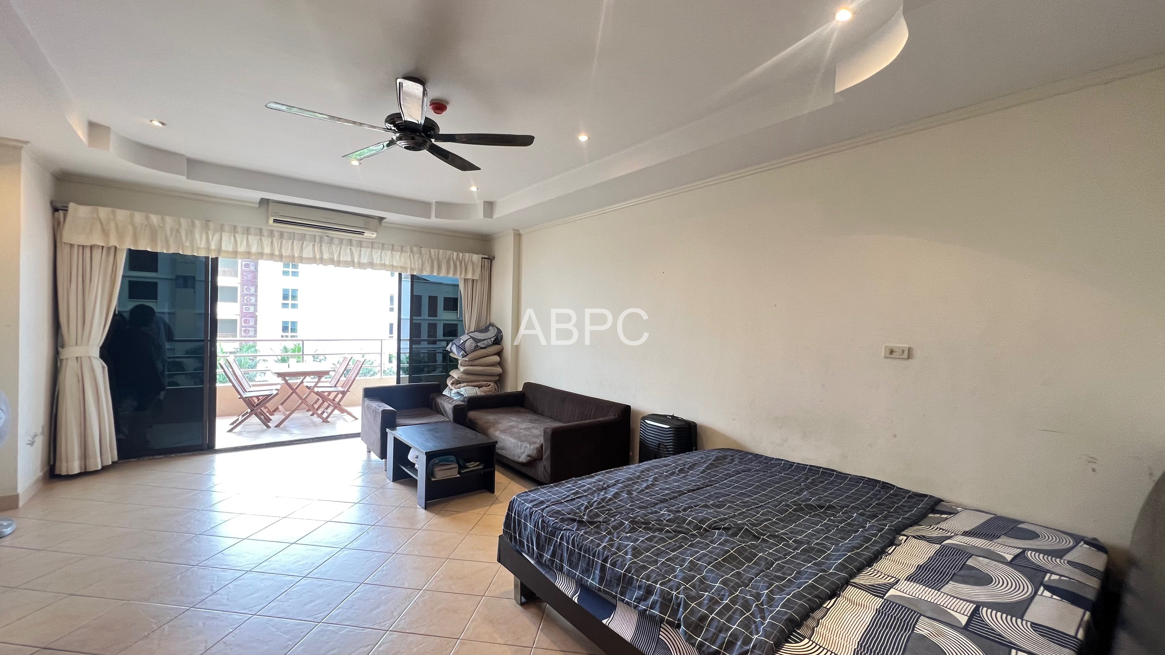 Beachfront Ocean View Studio Condo In Pratumnak photo 6