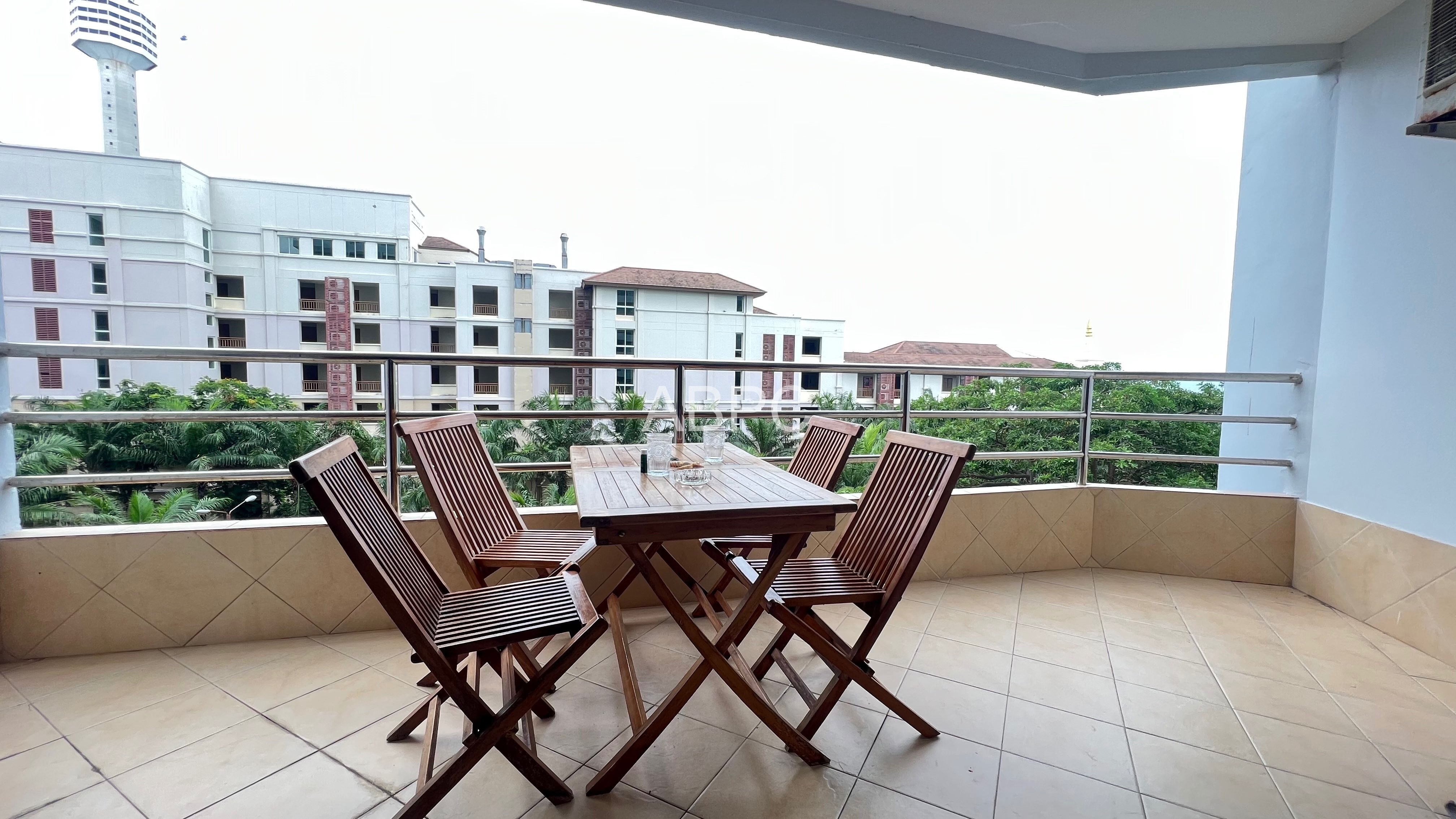 Beachfront Ocean View Studio Condo In Pratumnak photo 3