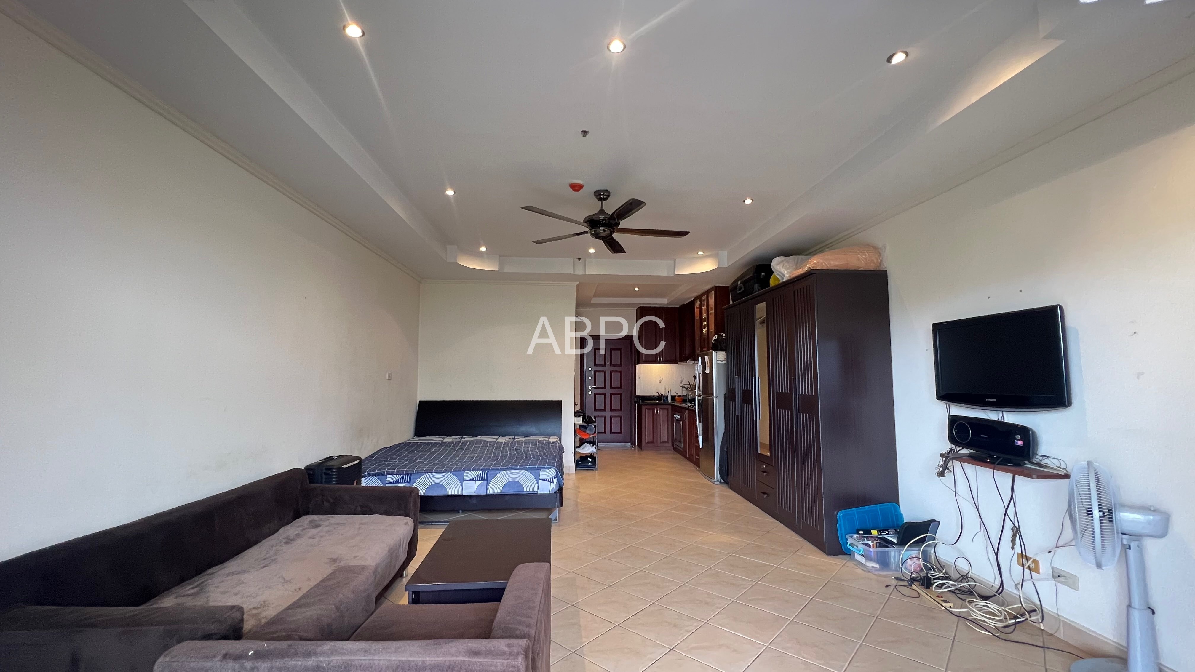 Beachfront Ocean View Studio Condo In Pratumnak photo 4