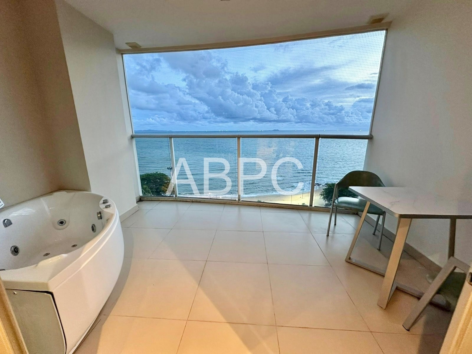 Ocean View Condo For sale And Rent in Prahtamnak photo 6