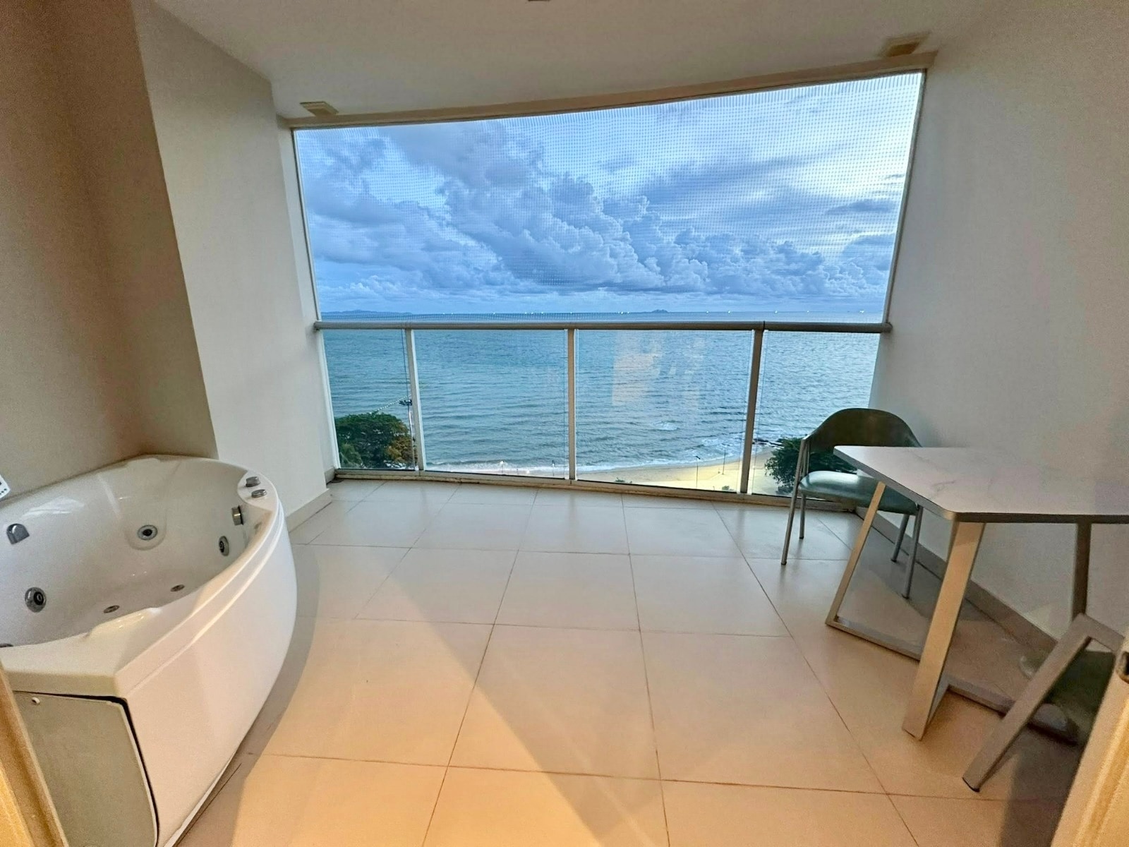 Ocean View Condo For sale And Rent in Prahtamnak photo 12