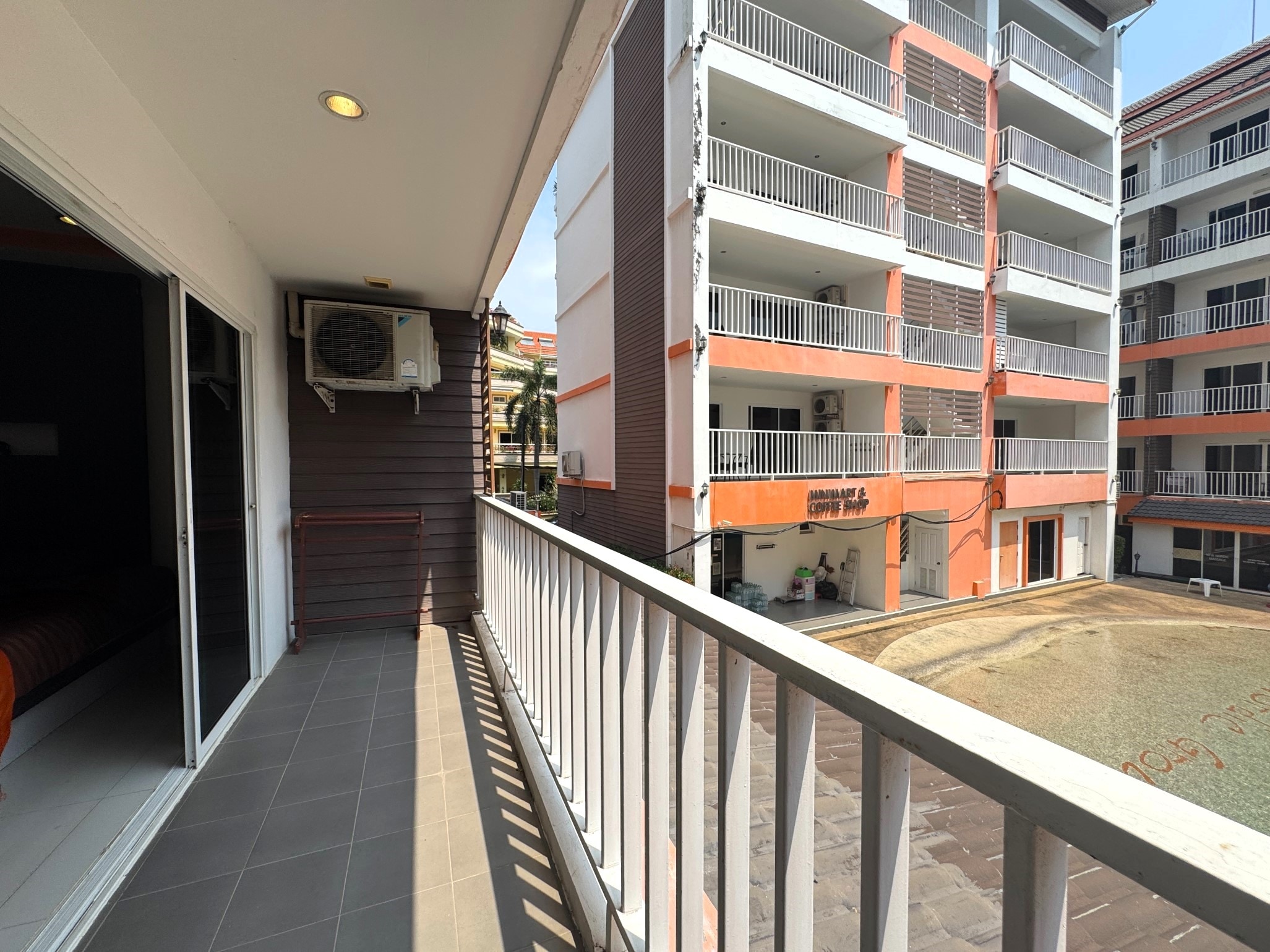 Renovated Pool View Studio Condo In Pratumnak photo 16