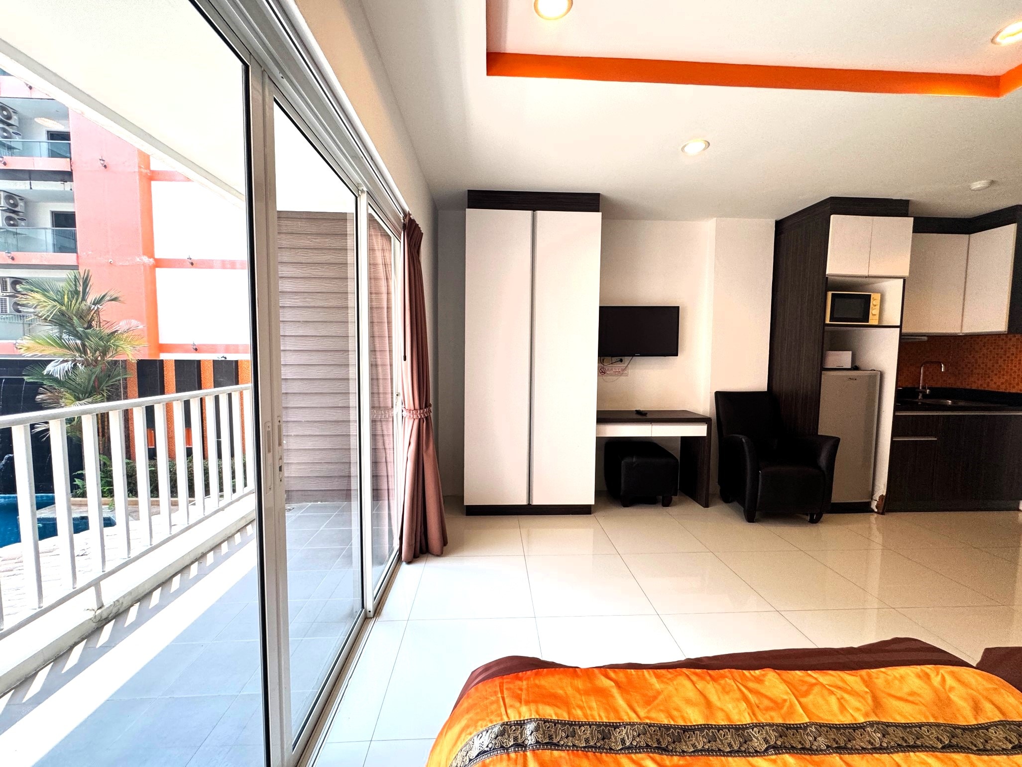 Renovated Pool View Studio Condo In Pratumnak photo 12