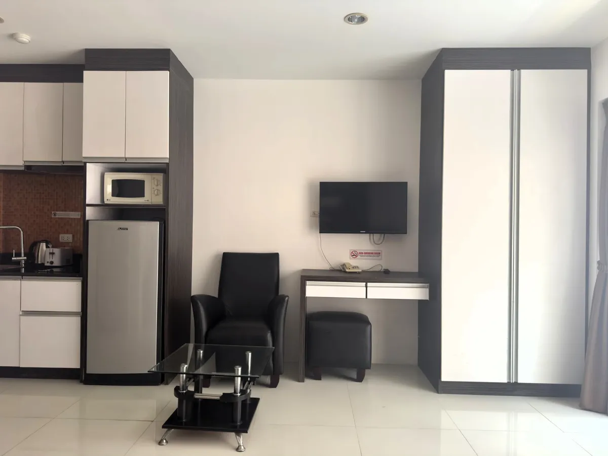 Like New Pool View Studio Condo In Pratumnak photo 9