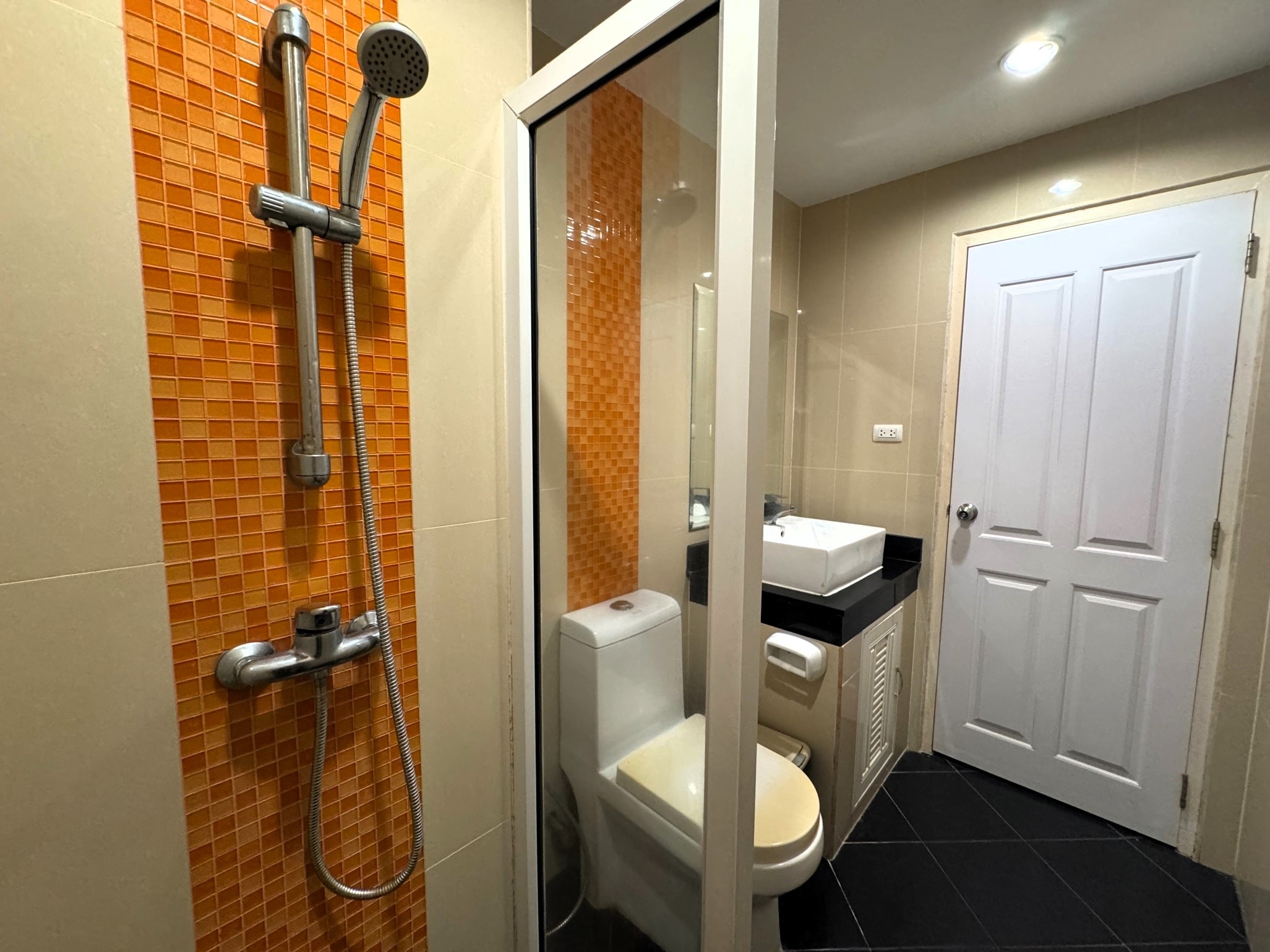Like New Pool View Studio Condo In Pratumnak photo 11