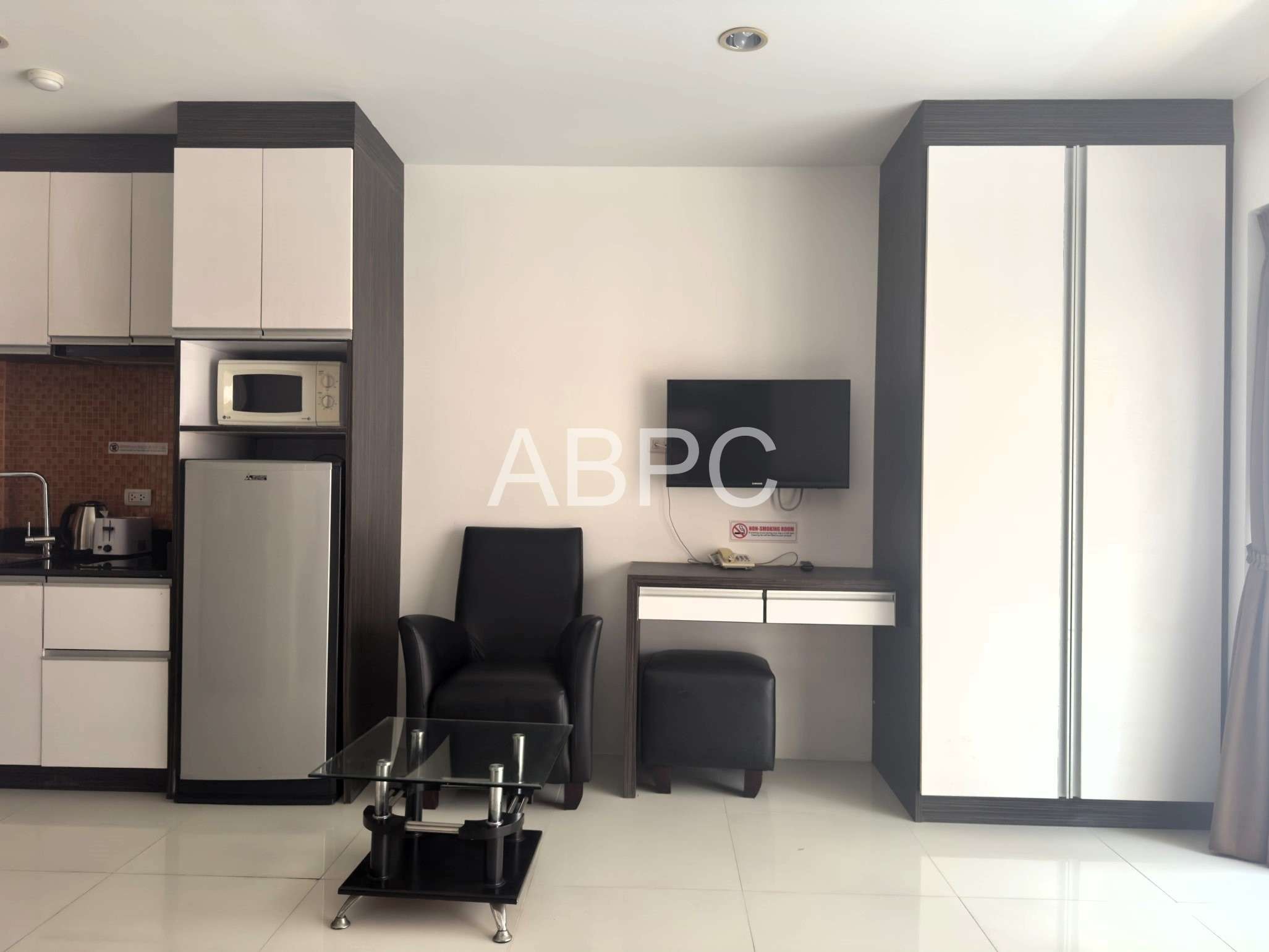 Like New Pool View Studio Condo In Pratumnak photo 2