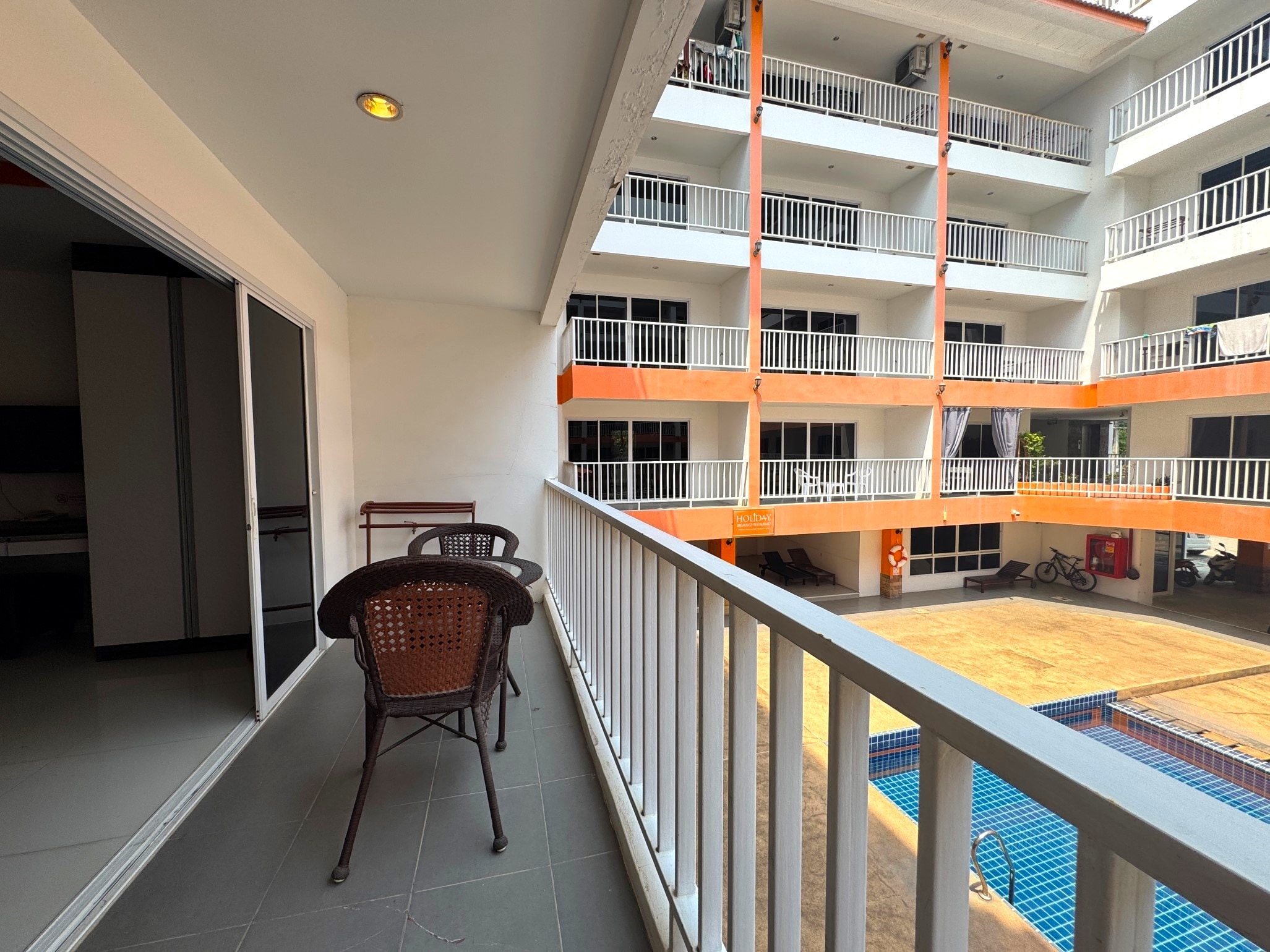 Like New Pool View Studio Condo In Pratumnak photo 12