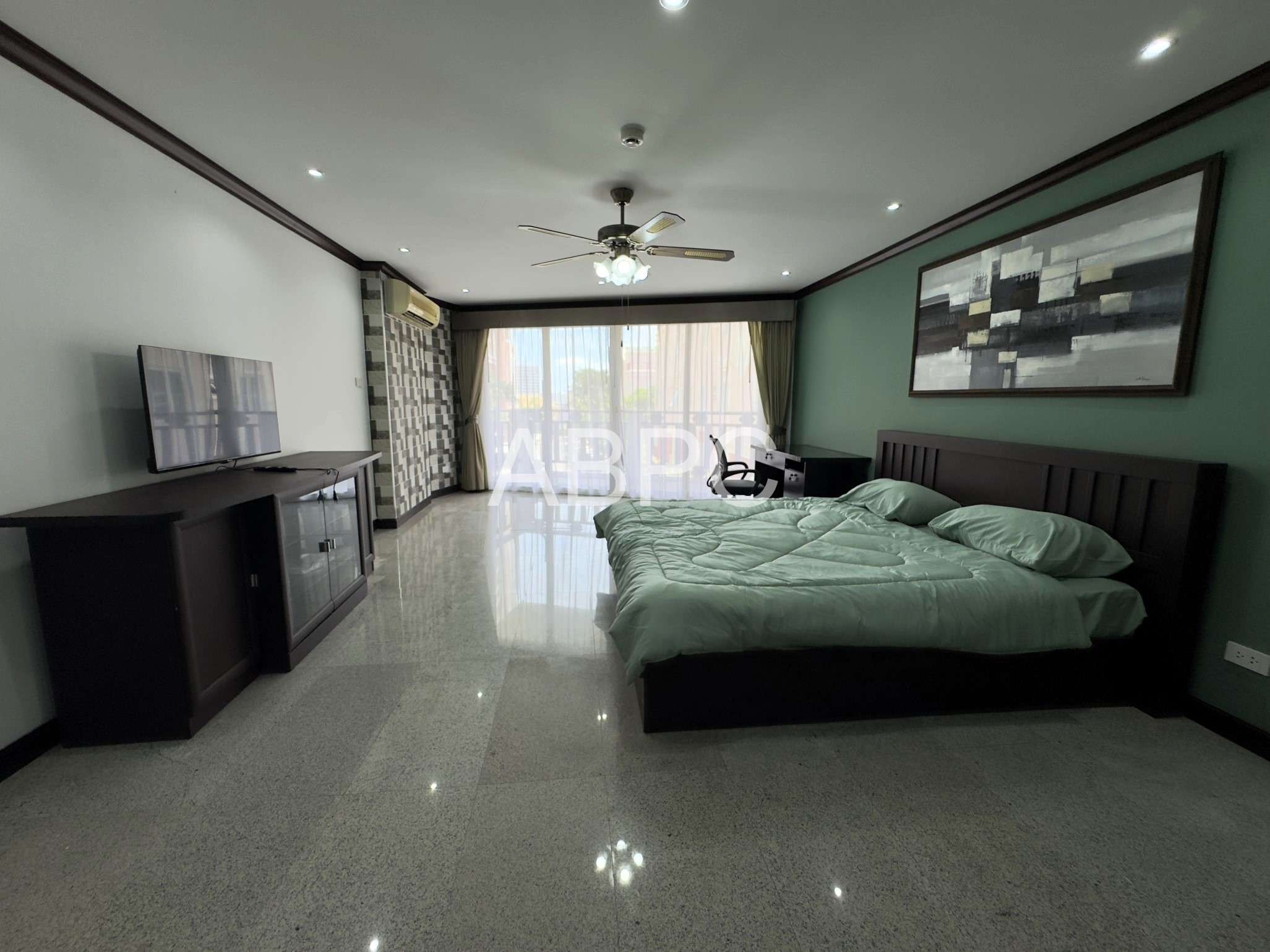 Beautiful large 2 bedrooms 2 bathrooms for Rent and Sale in Jomtien photo 3