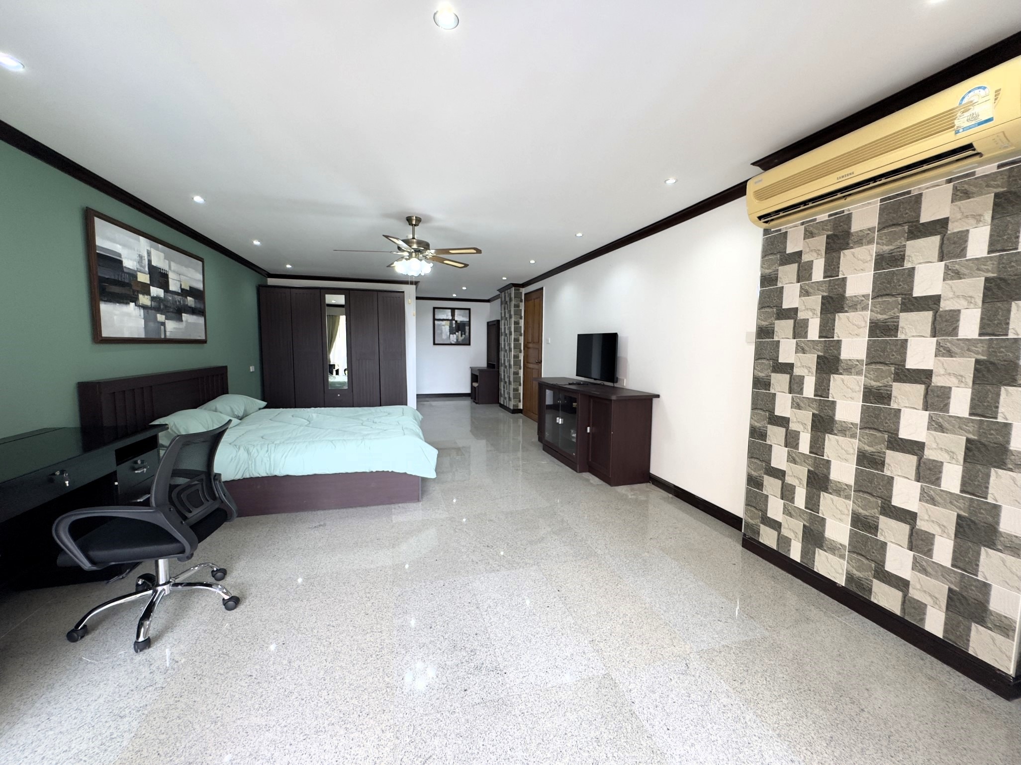 Beautiful large 2 bedrooms 2 bathrooms for Rent and Sale in Jomtien photo 26