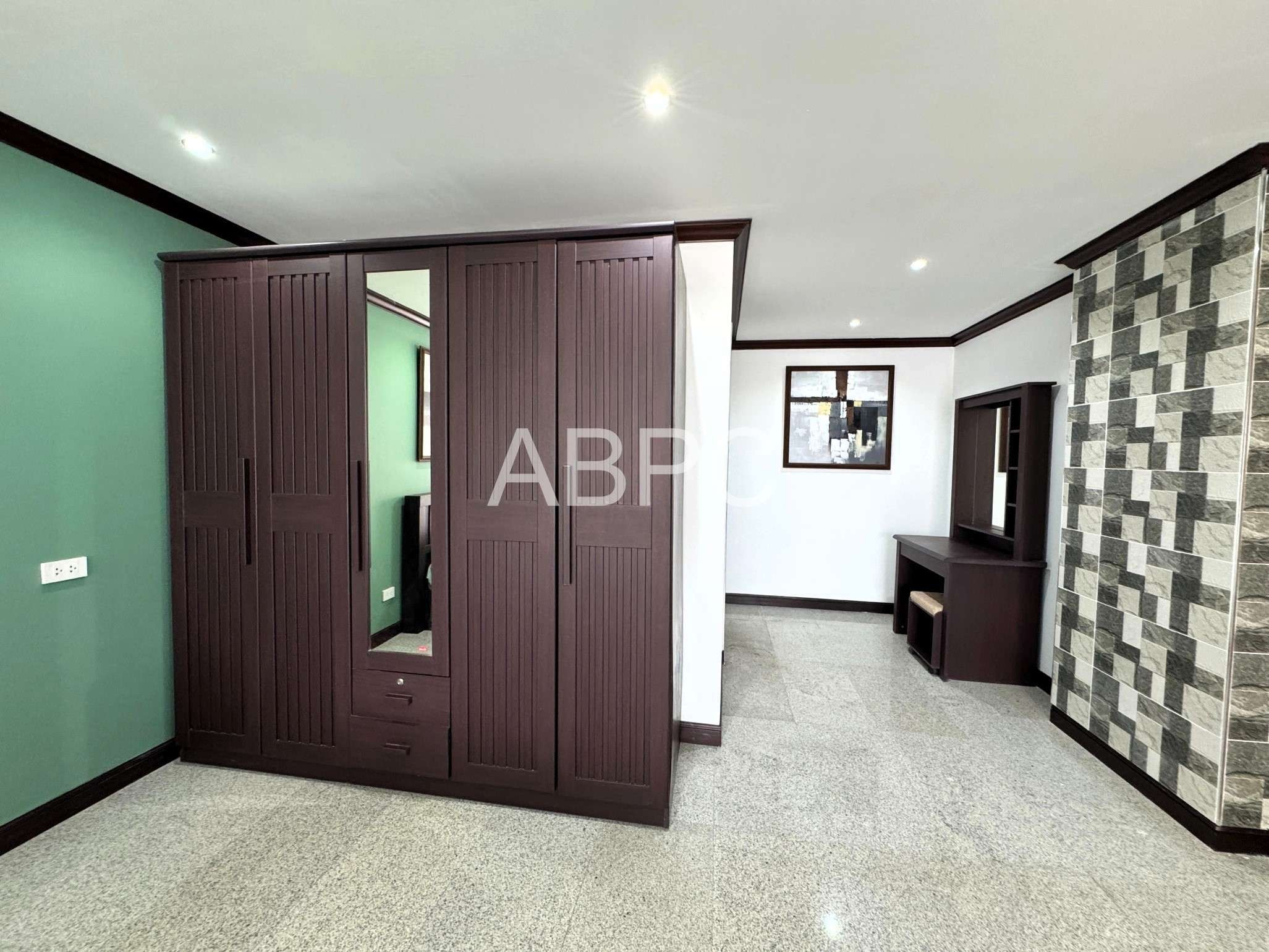 Beautiful large 2 bedrooms 2 bathrooms for Rent and Sale in Jomtien photo 11
