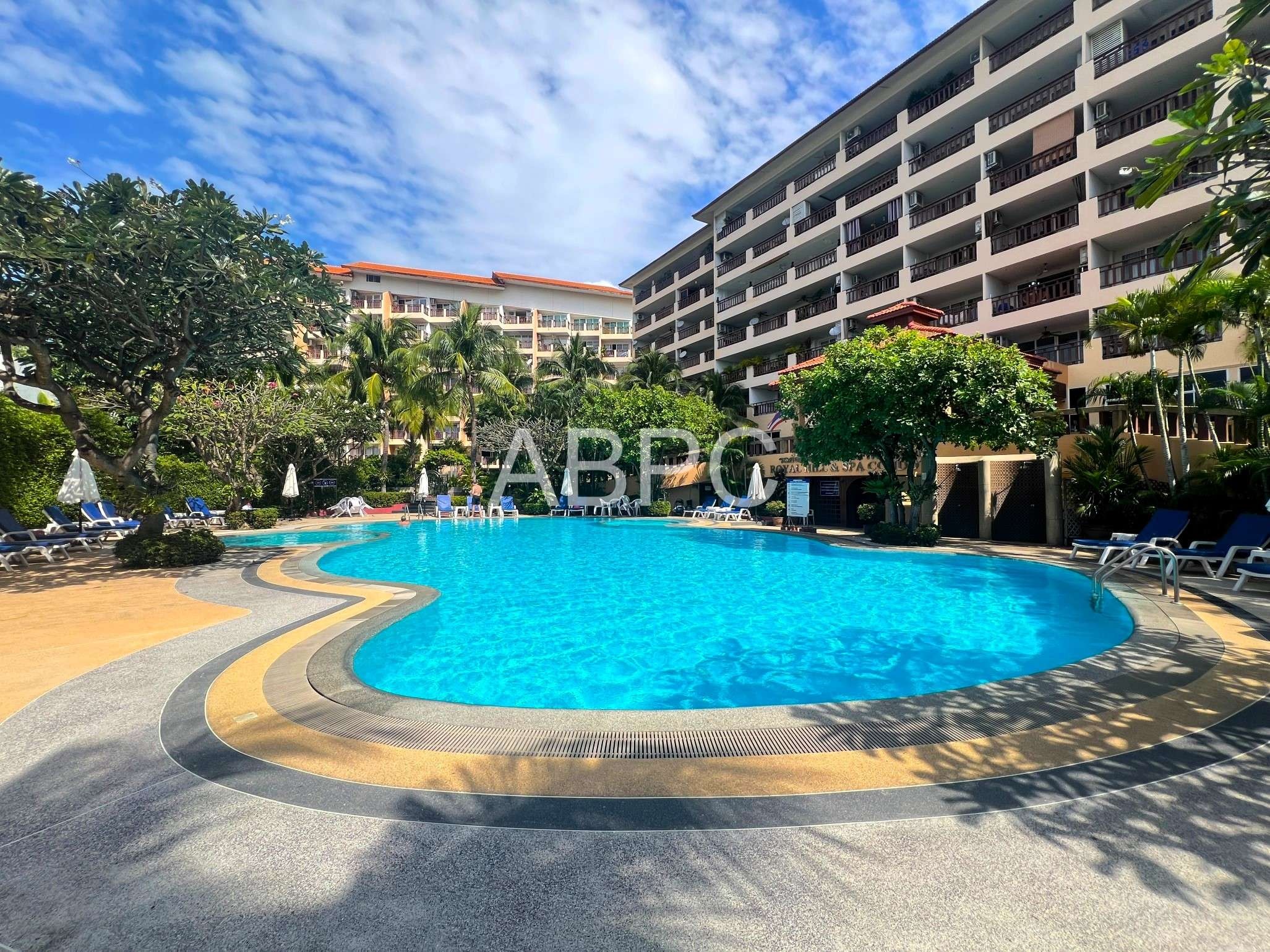 Beautiful large 2 bedrooms 2 bathrooms for Rent and Sale in Jomtien