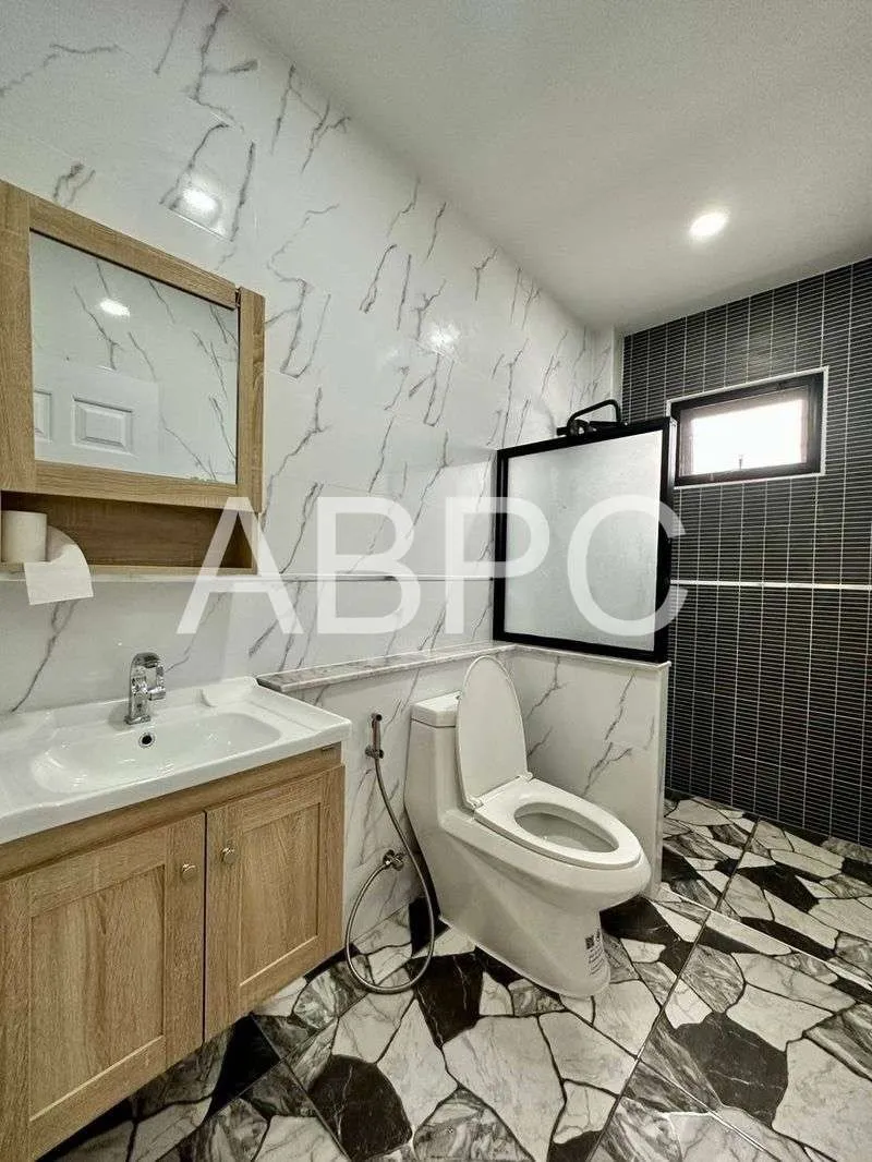 Like New Modern 3 Bed 2 Bath Pool Villa In East Pattaya photo 4