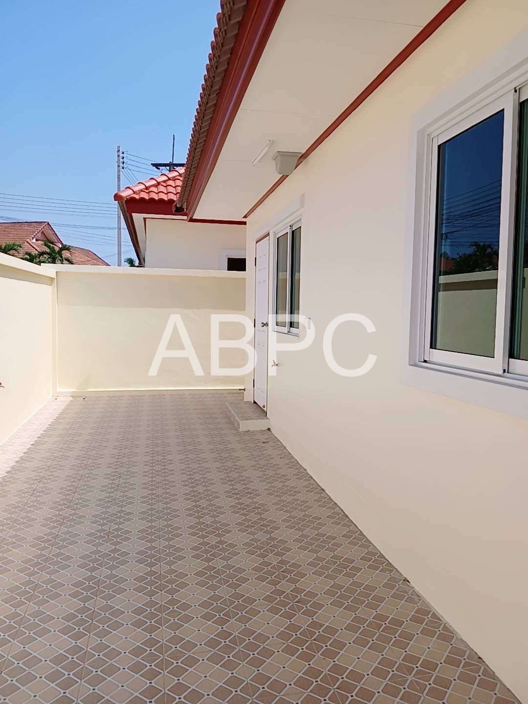 Brand New 2 Bed 2 Bath House In Bang Saray photo 3