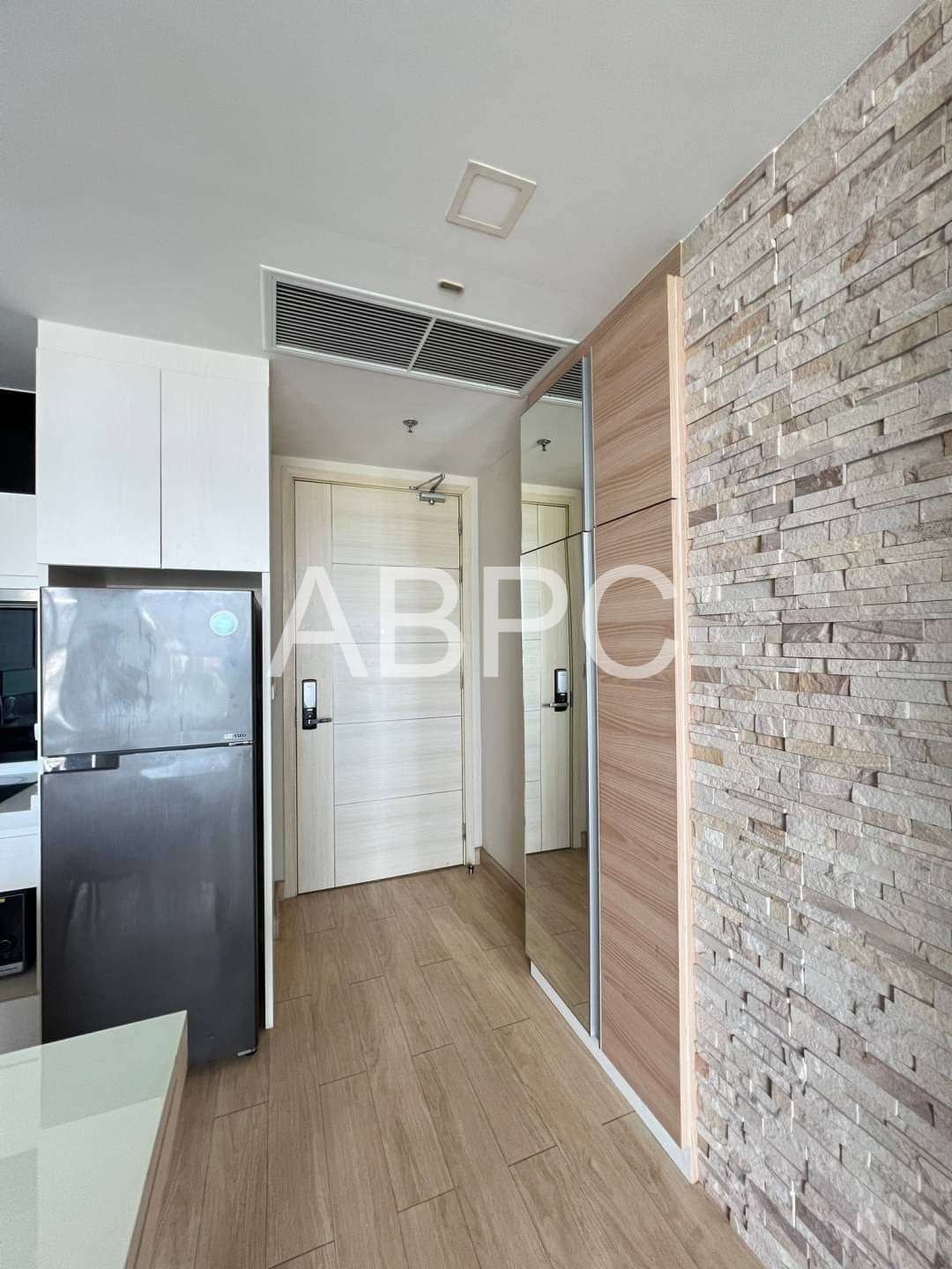 Beachfront Ocean View 1 Bed 1 Bath Condo In Jomtien photo 4