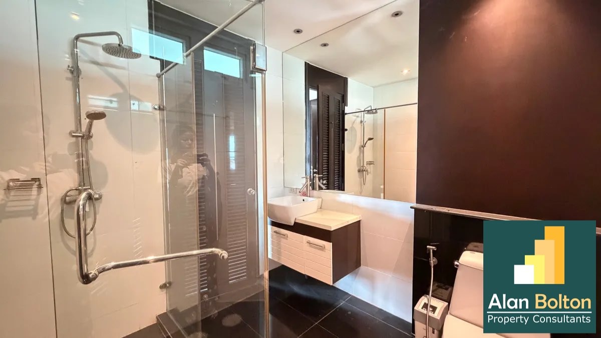 Beachfront Two Bedroom  condominium For Rent in Naklua photo 9