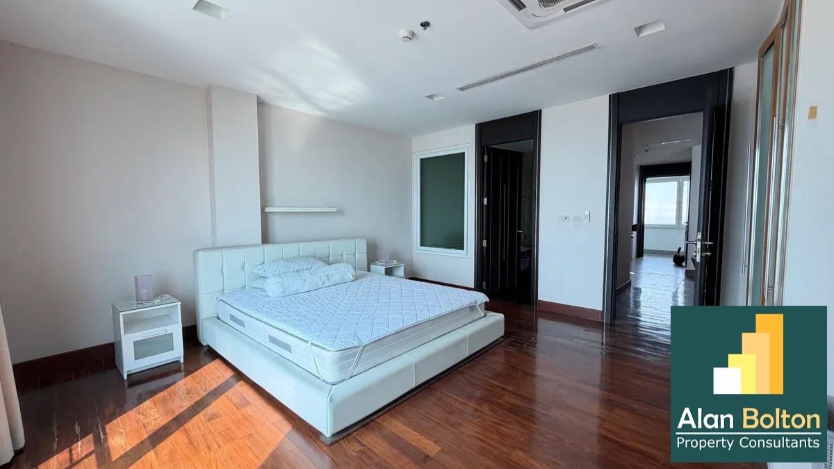Beachfront Two Bedroom  condominium For Rent in Naklua photo 11