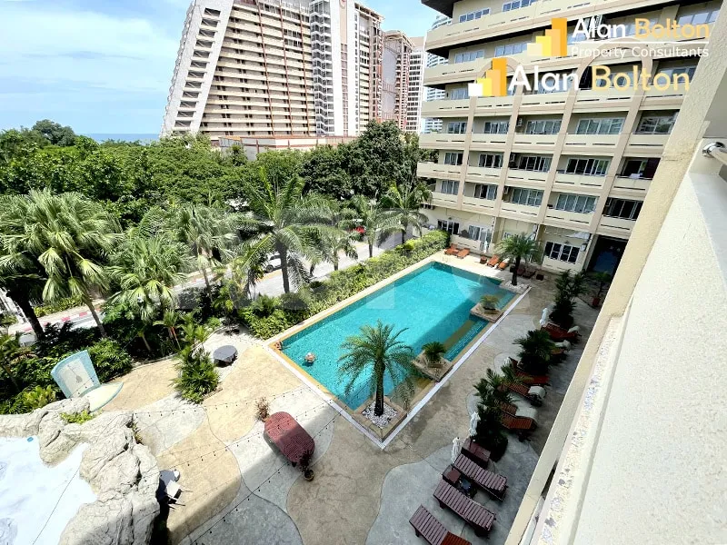 Large 1 Bed For Rent in Wongamat