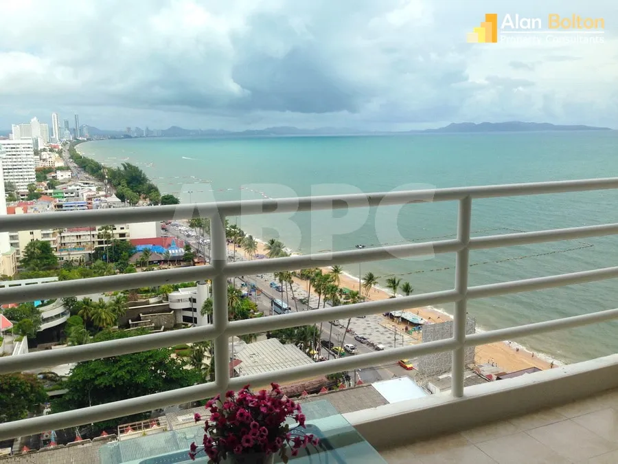 2 Bed 2 Bath Condo in Jomtien