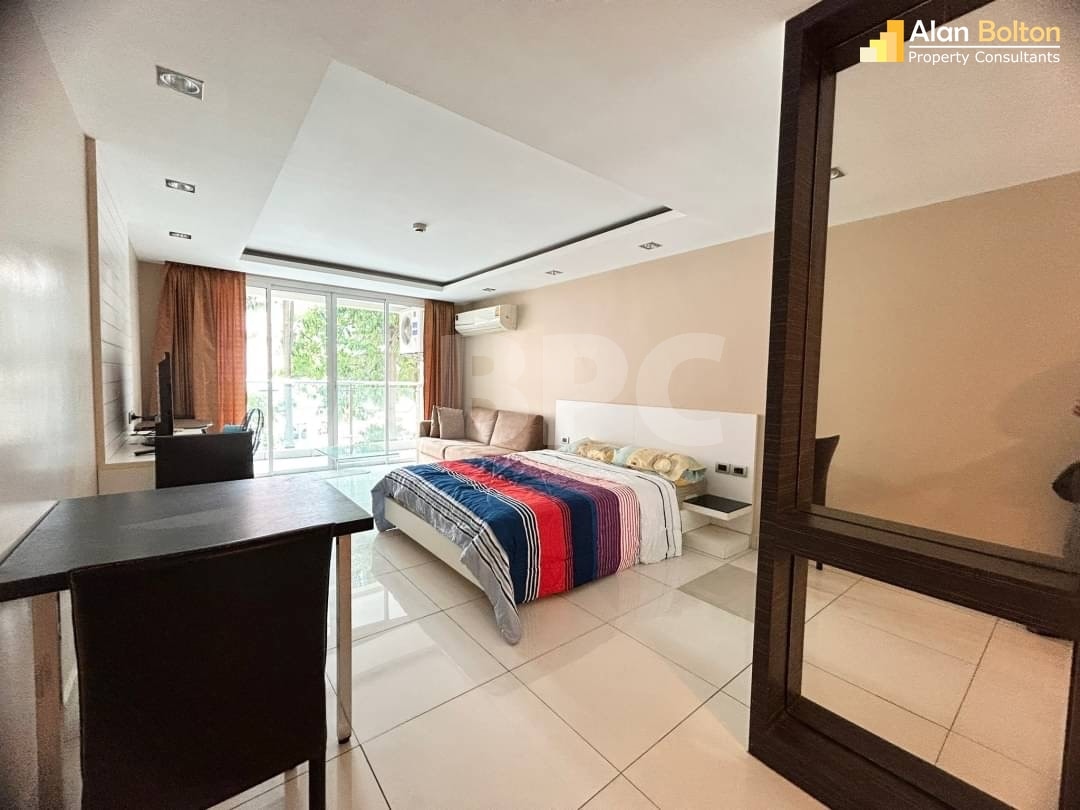 Cheap Large Studio For Sale  in Pratumnak photo 3